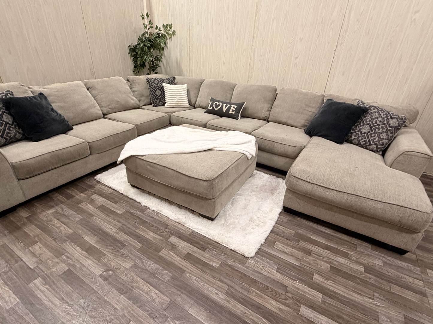 Huge 5-piece Sectional w/ Ottoman
