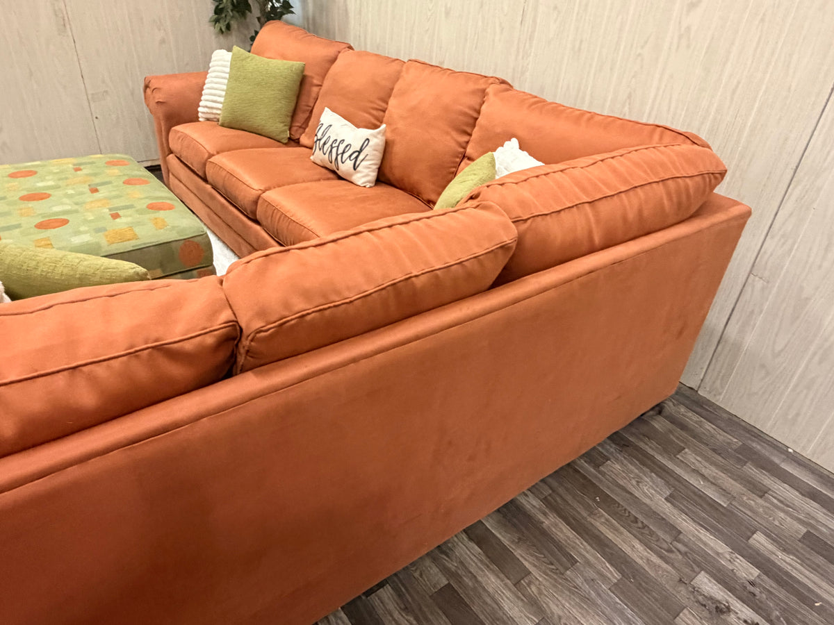 Bassett Sectional w/ Ottoamn