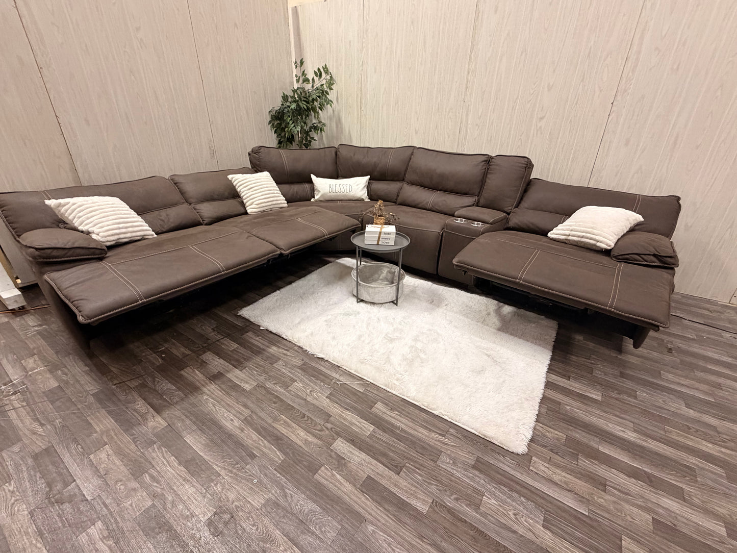 6-piece Brown Reclining Sectional w/ USB
