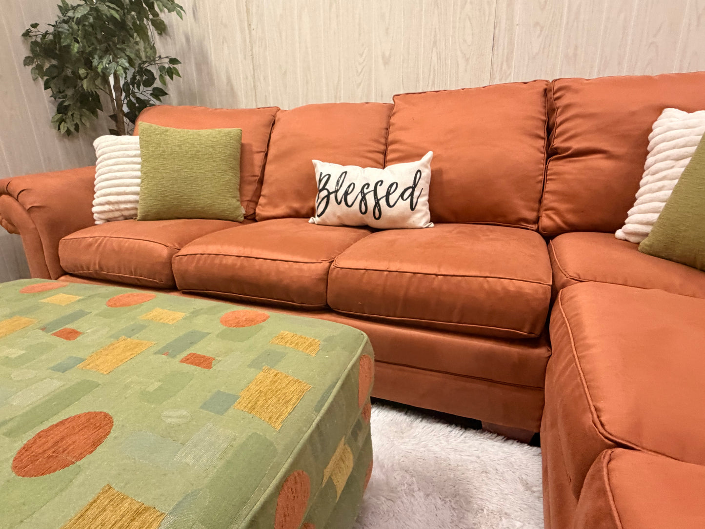 Bassett Sectional w/ Ottoamn