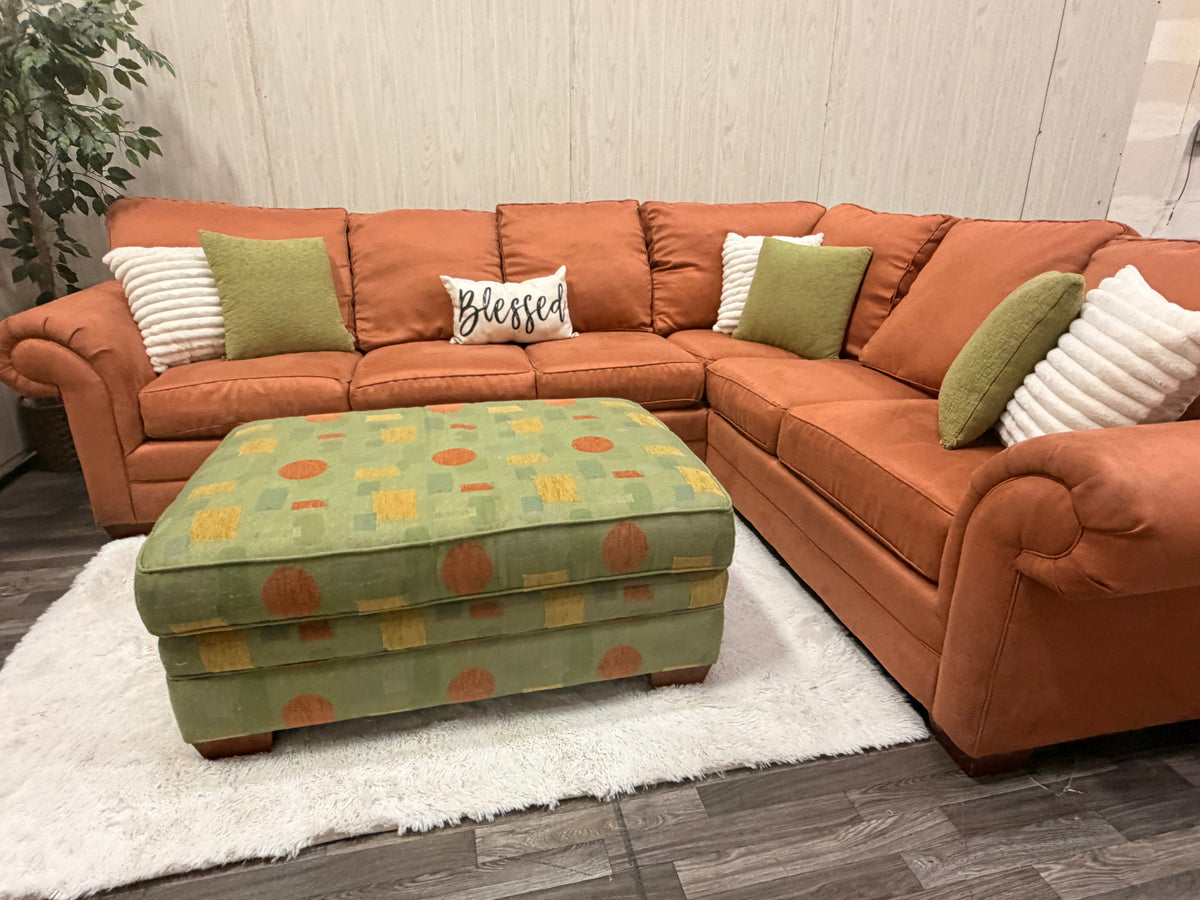 Bassett Sectional w/ Ottoamn