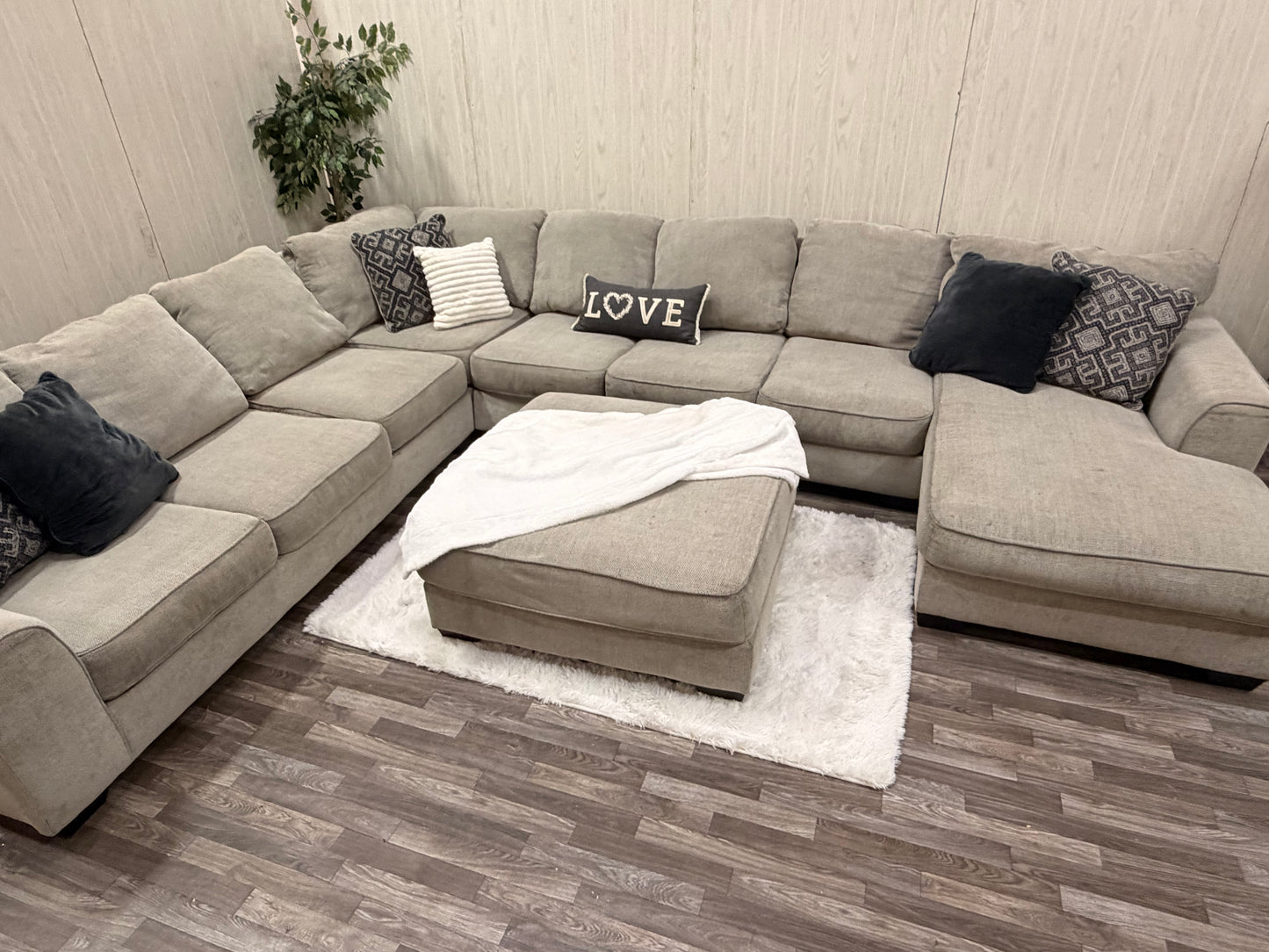 Huge 5-piece Sectional w/ Ottoman