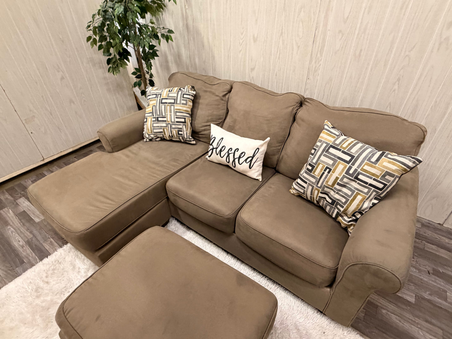 Brown Reversible Sectional Couch w/ Ottoman