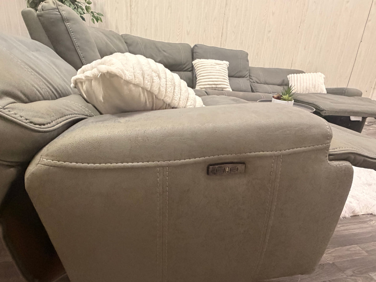 Large 5-piece Gray Reclining Sectional w/ USB