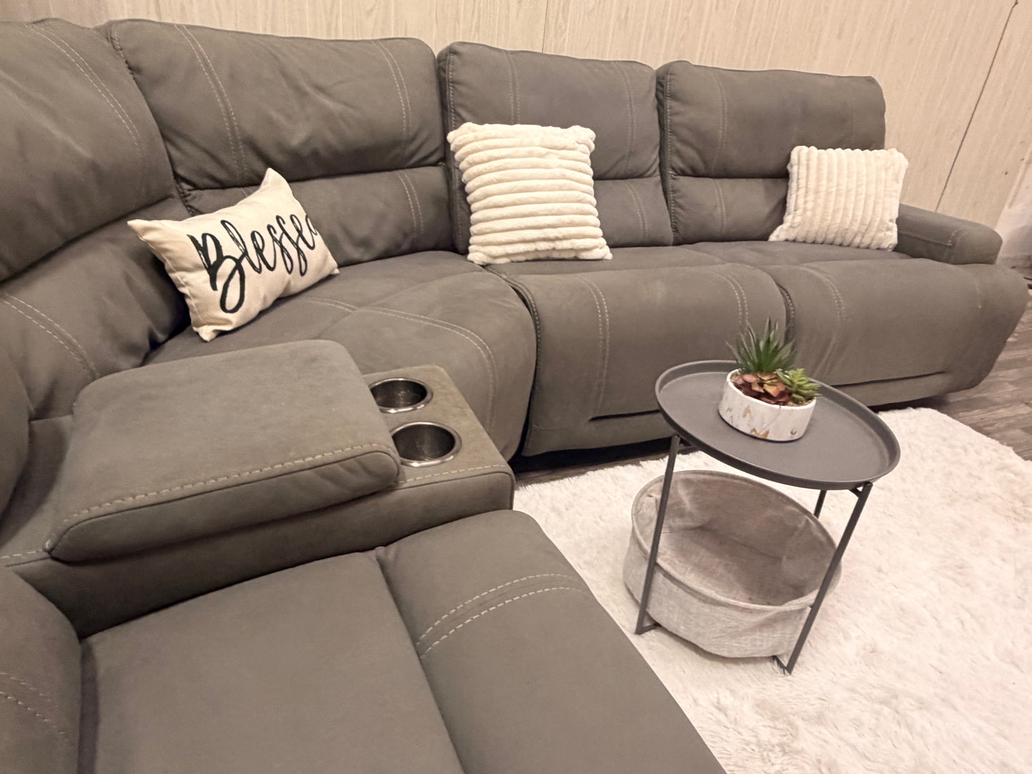 Large 5-piece Gray Reclining Sectional w/ USB