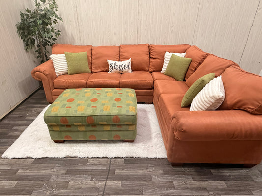 Bassett Sectional w/ Ottoamn