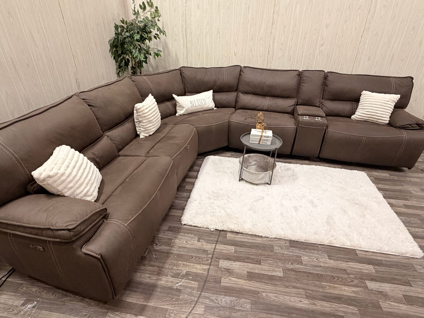 6-piece Brown Reclining Sectional w/ USB