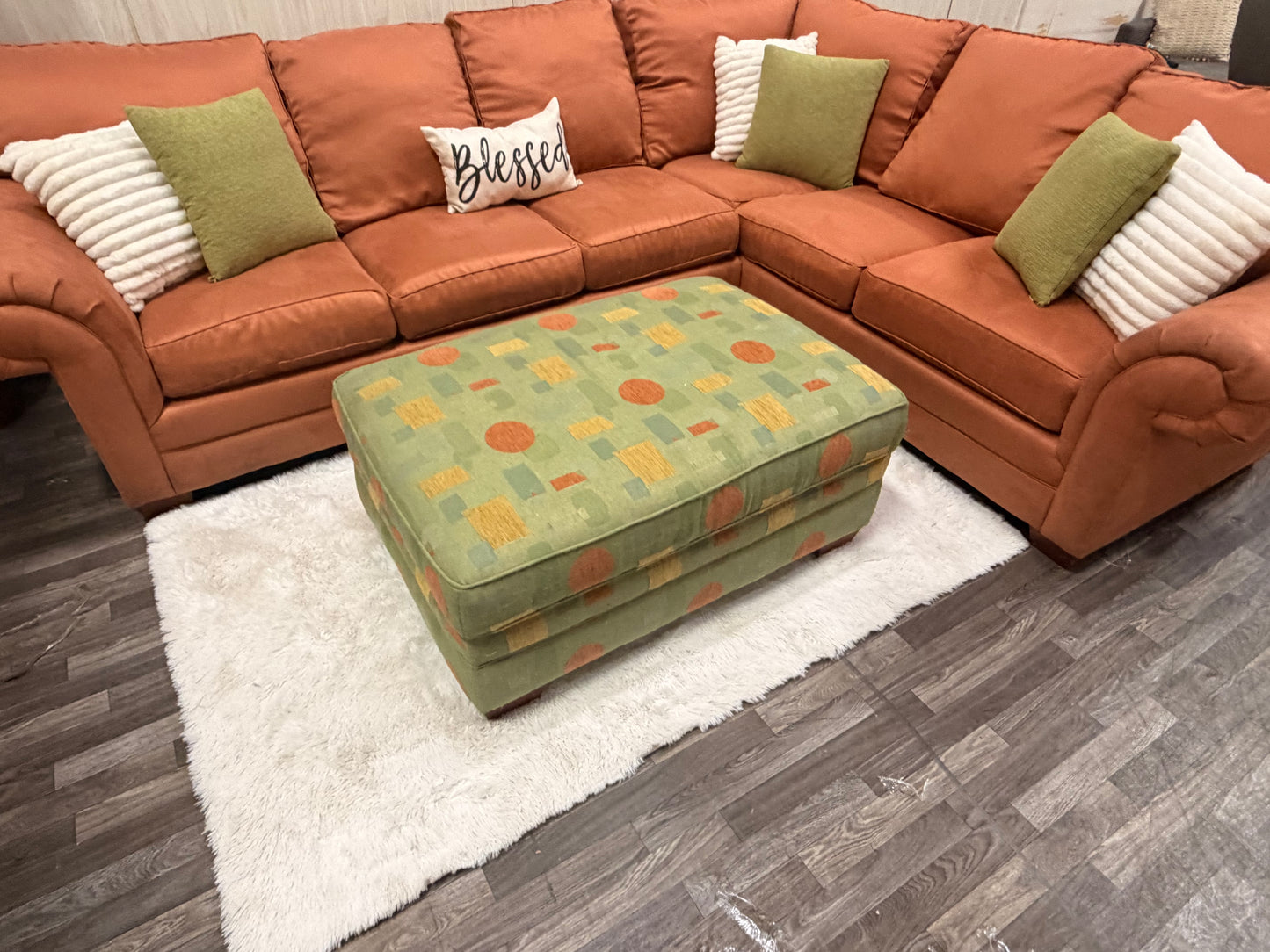 Bassett Sectional w/ Ottoamn