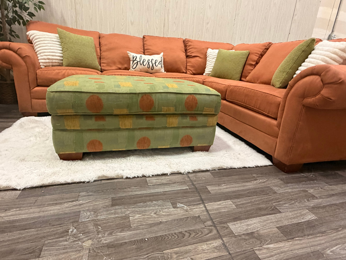 Bassett Sectional w/ Ottoamn