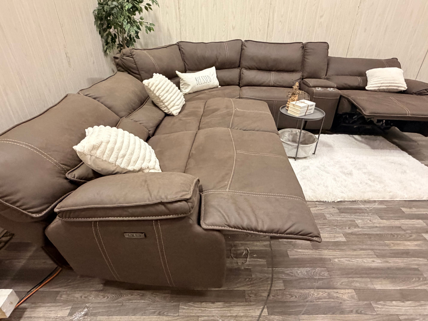 6-piece Brown Reclining Sectional w/ USB