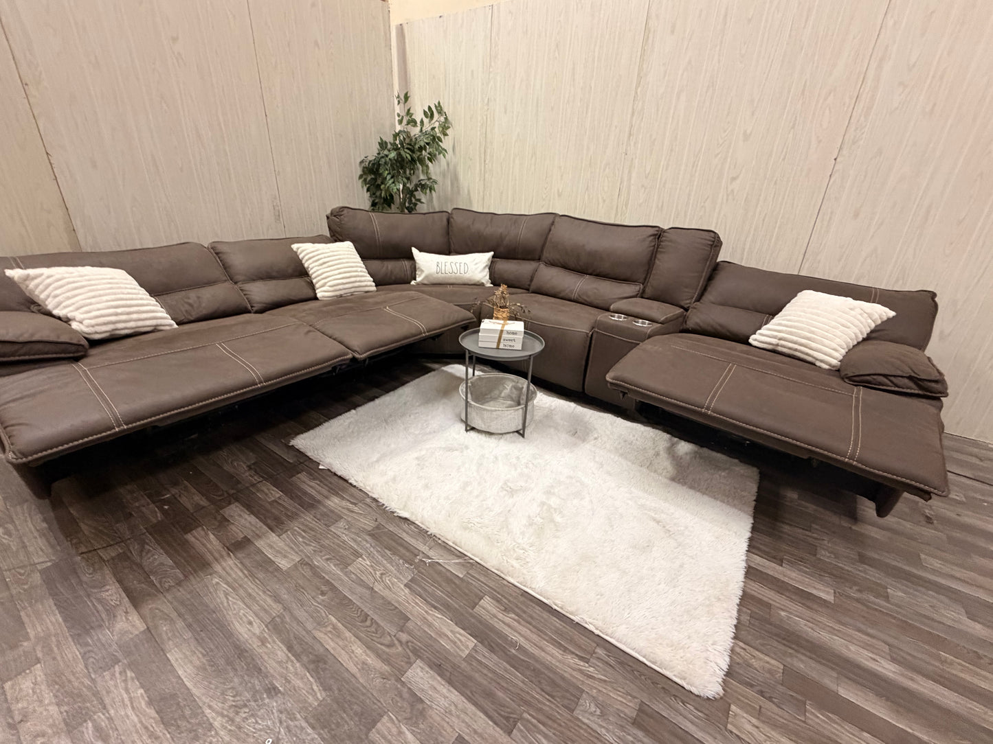 6-piece Brown Reclining Sectional w/ USB