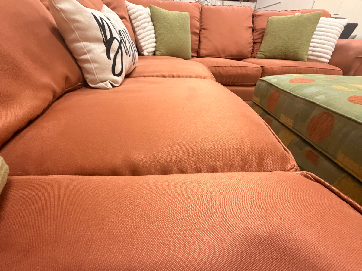 Bassett Sectional w/ Ottoamn