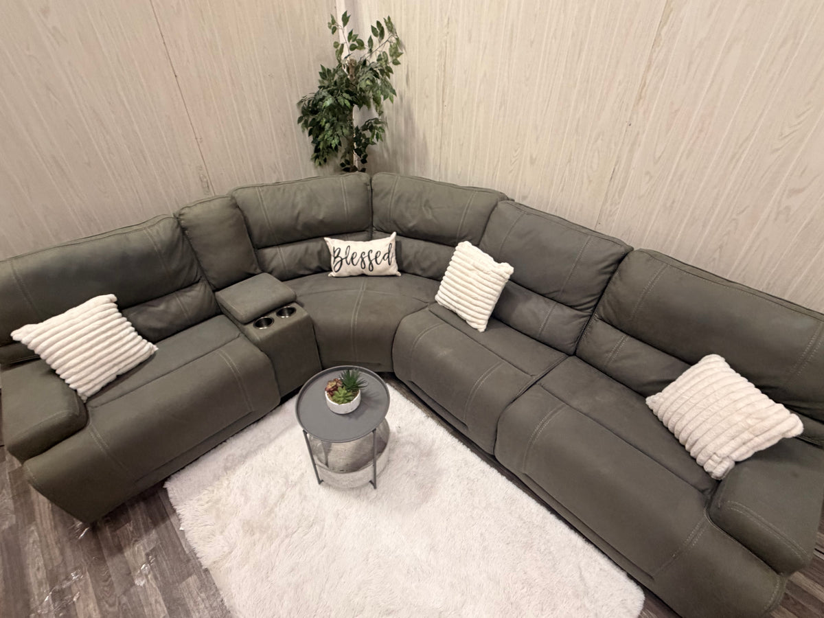 Large 5-piece Gray Reclining Sectional w/ USB