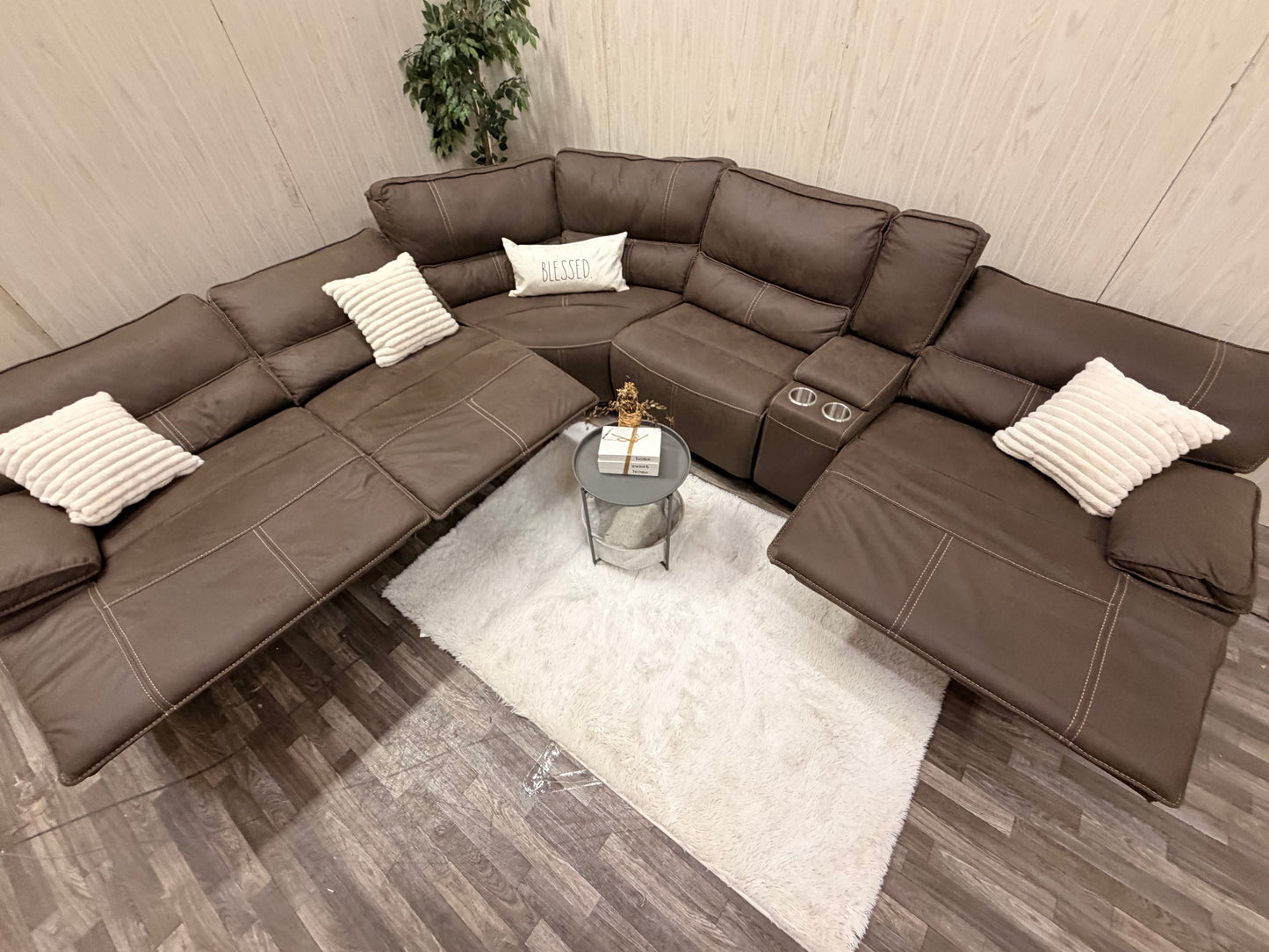 6-piece Brown Reclining Sectional w/ USB