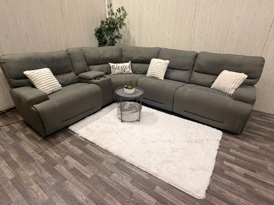 Large 5-piece Gray Reclining Sectional w/ USB
