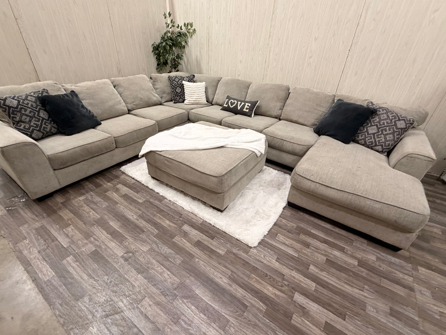 Huge 5-piece Sectional w/ Ottoman