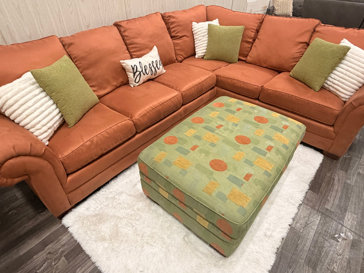Bassett Sectional w/ Ottoamn