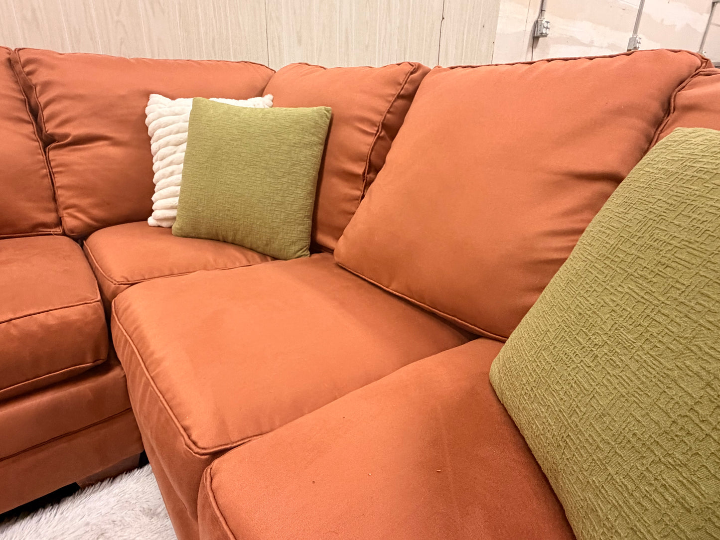 Bassett Sectional w/ Ottoamn