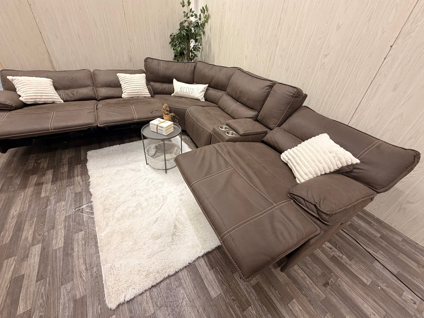 6-piece Brown Reclining Sectional w/ USB