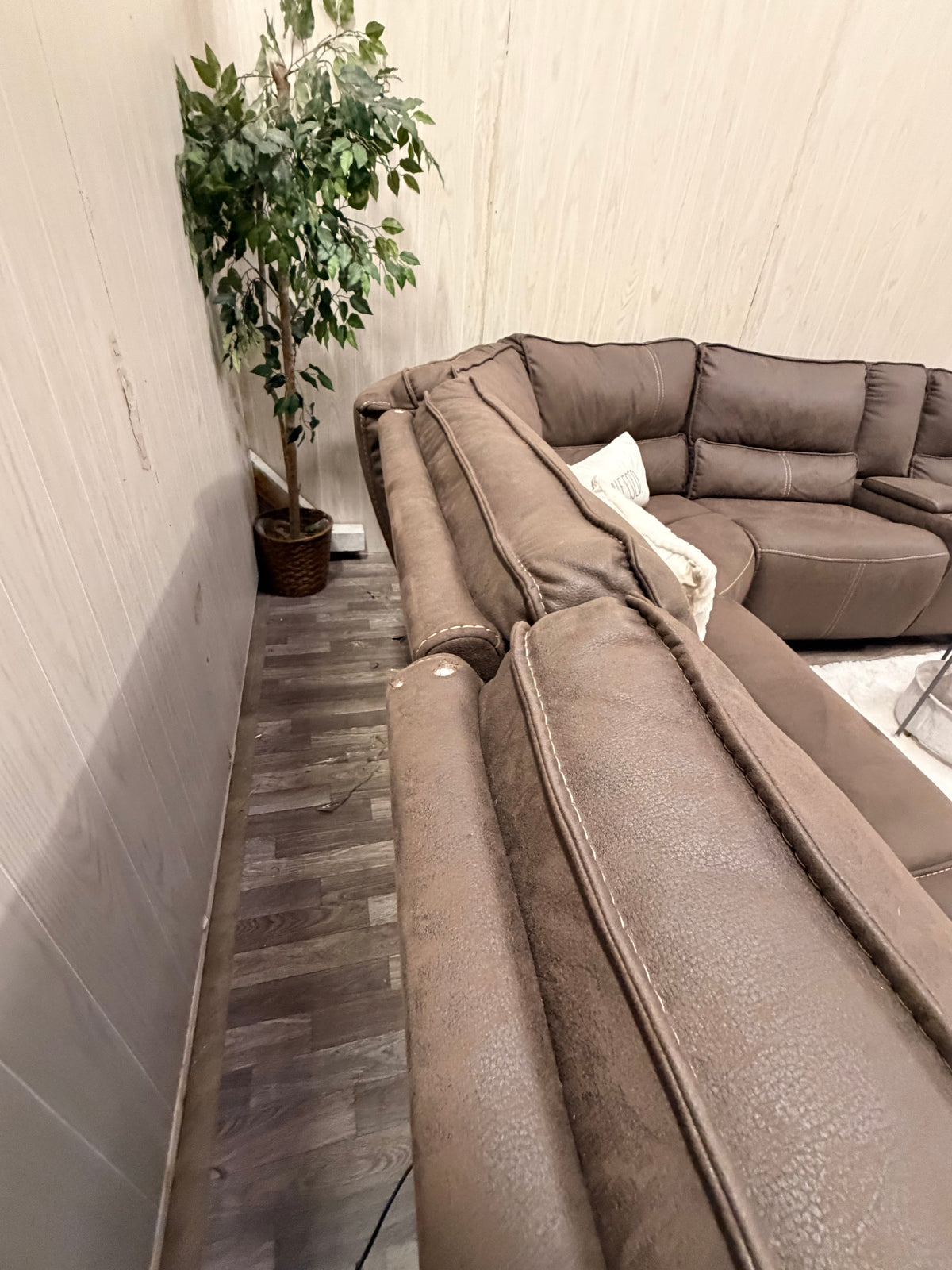 6-piece Brown Reclining Sectional w/ USB