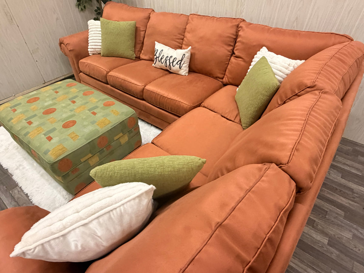 Bassett Sectional w/ Ottoamn