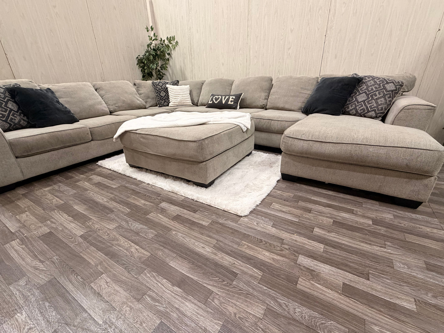 Huge 5-piece Sectional w/ Ottoman