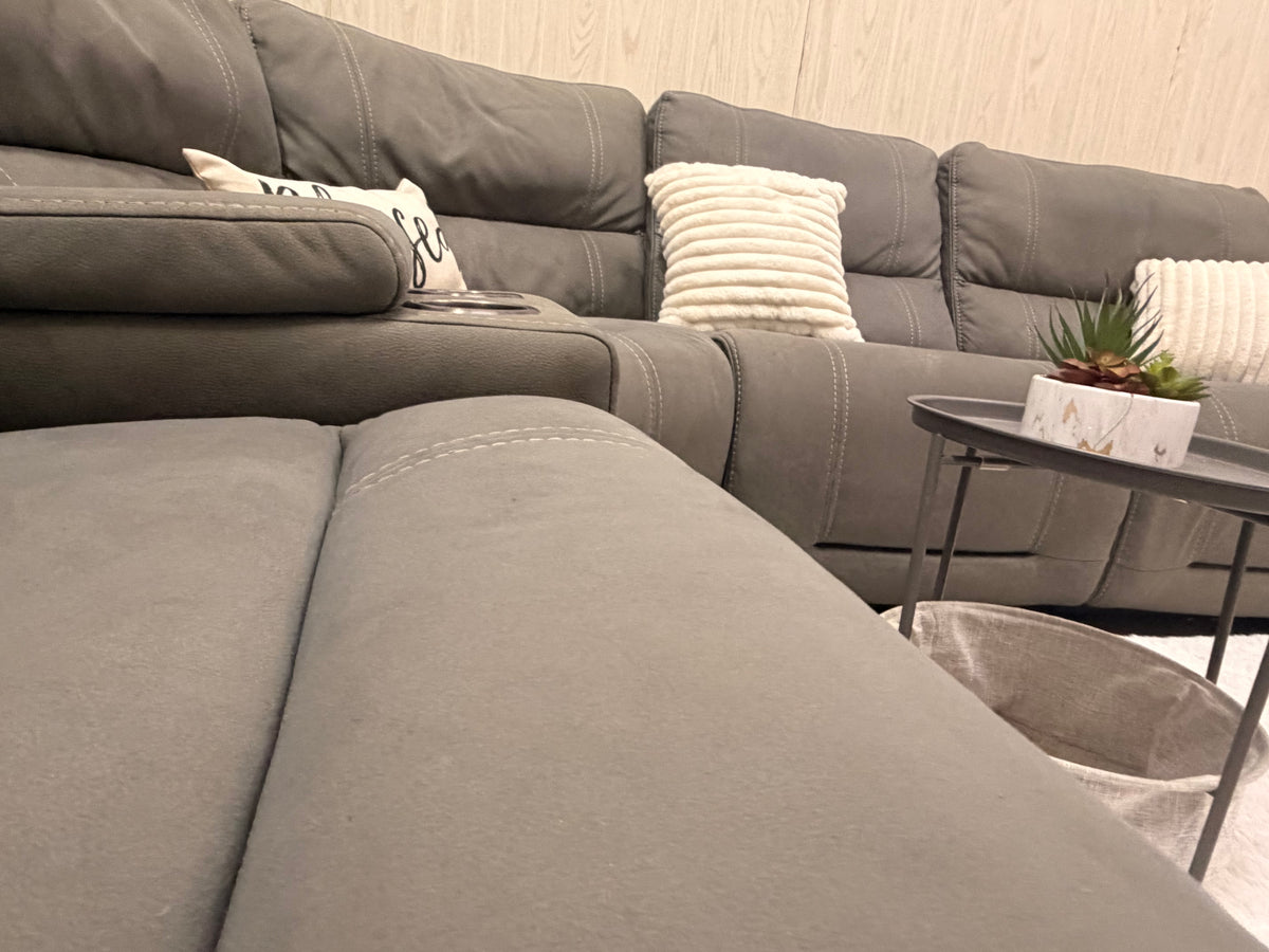 Large 5-piece Gray Reclining Sectional w/ USB