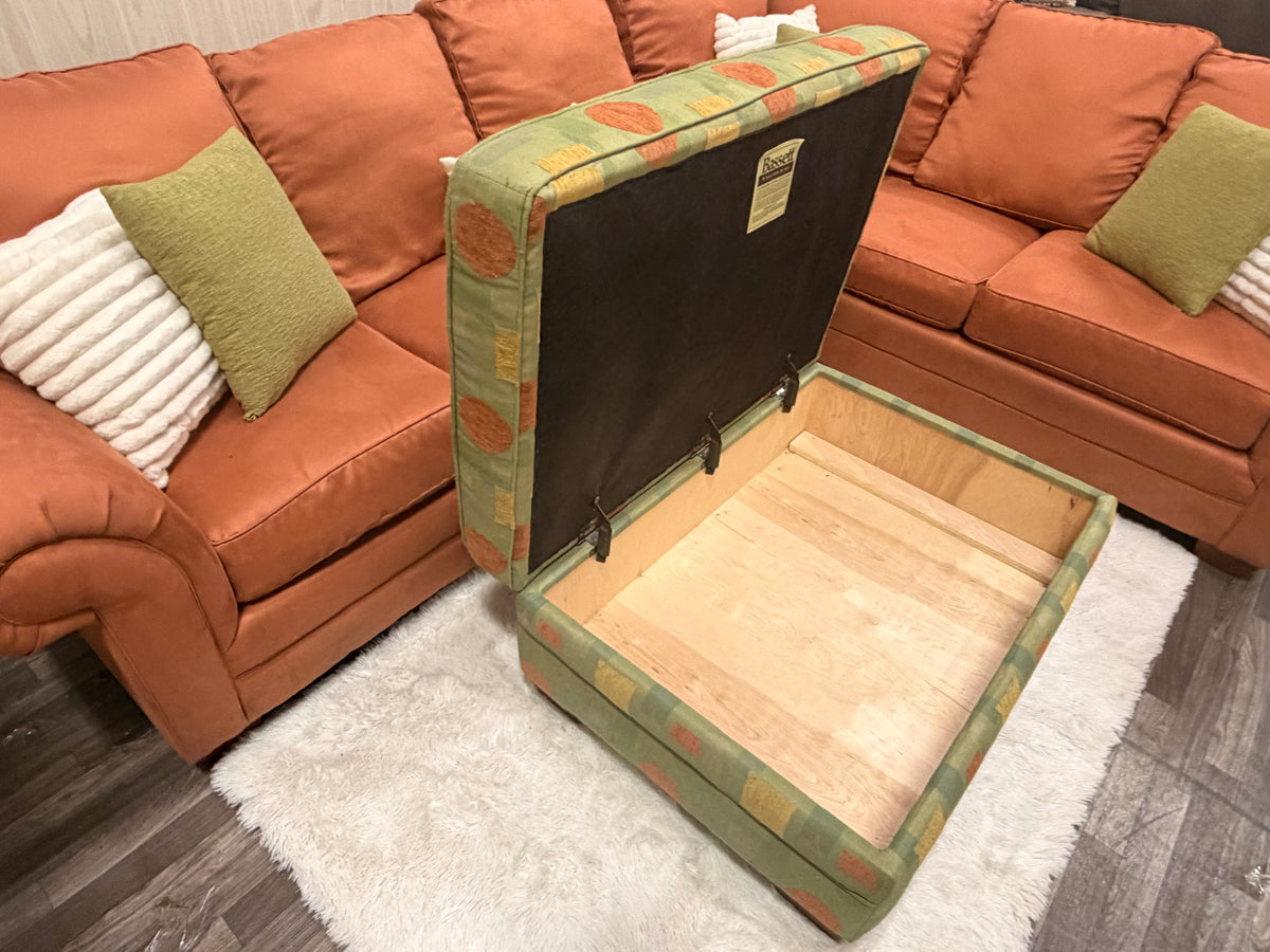 Bassett Sectional w/ Ottoamn