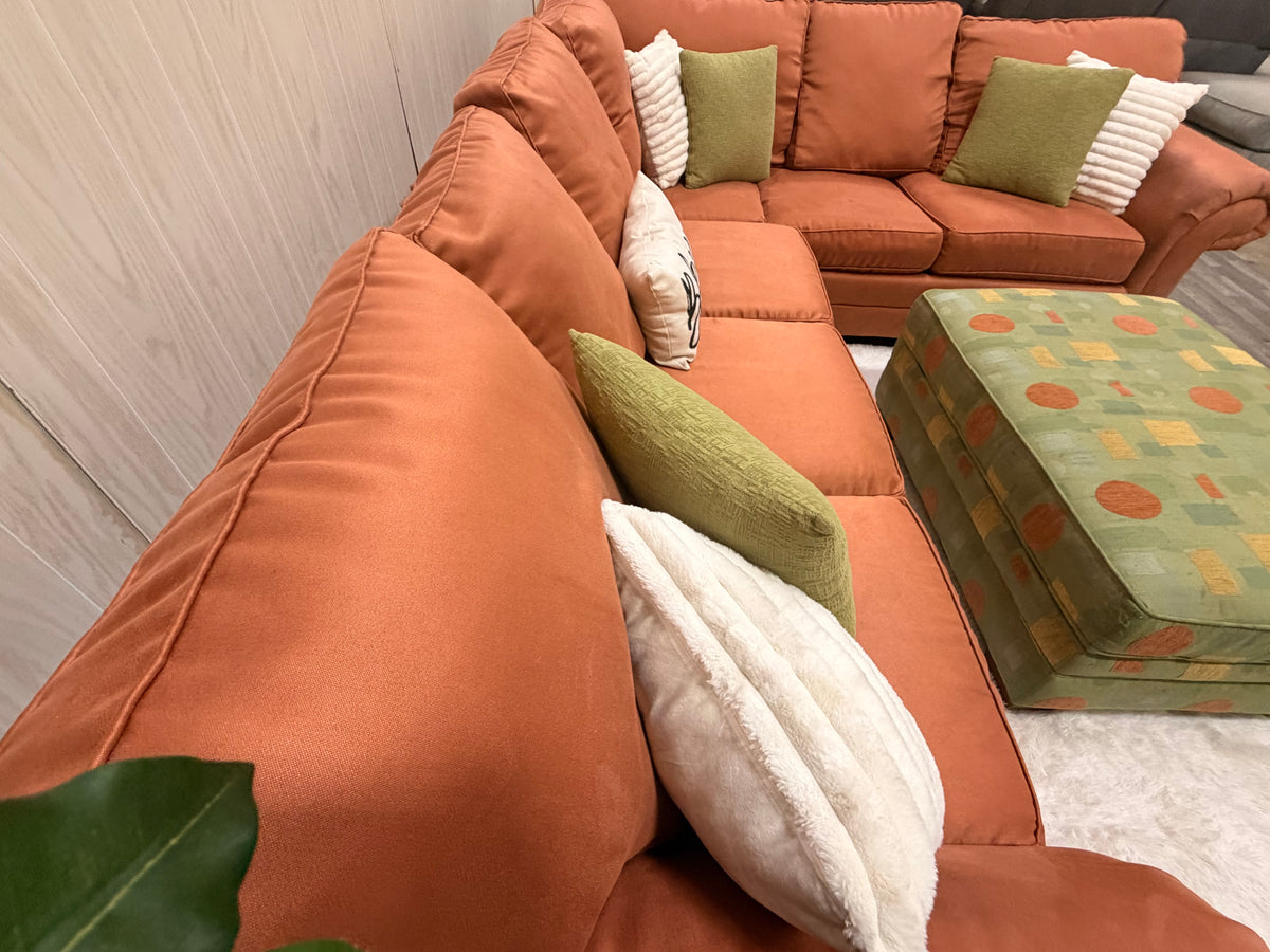 Bassett Sectional w/ Ottoamn
