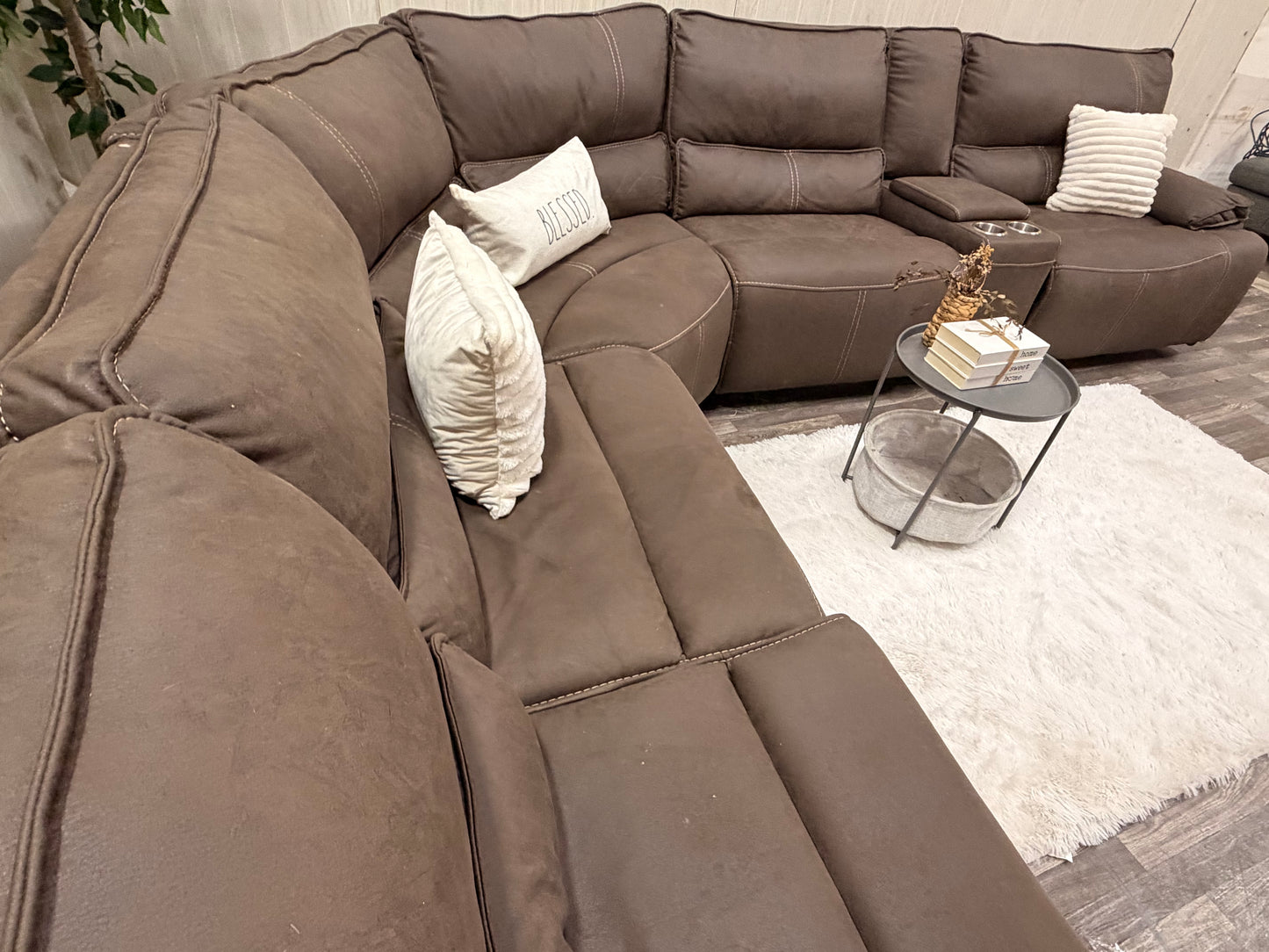 6-piece Brown Reclining Sectional w/ USB