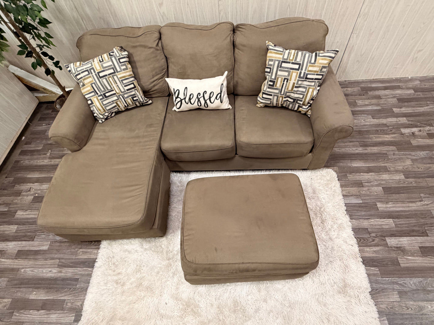 Brown Reversible Sectional Couch w/ Ottoman