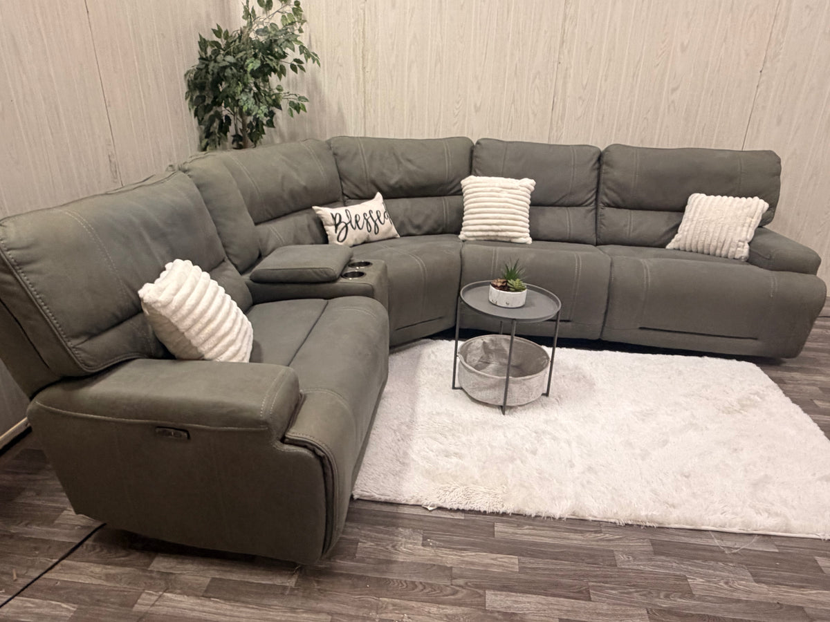 Large 5-piece Gray Reclining Sectional w/ USB