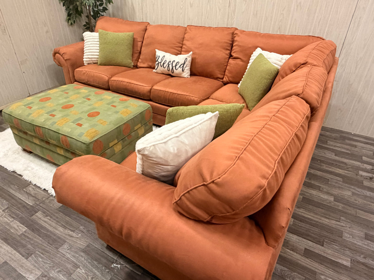 Bassett Sectional w/ Ottoamn