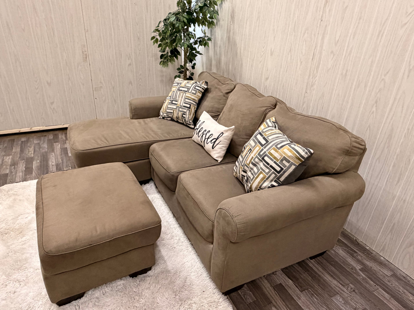 Brown Reversible Sectional Couch w/ Ottoman