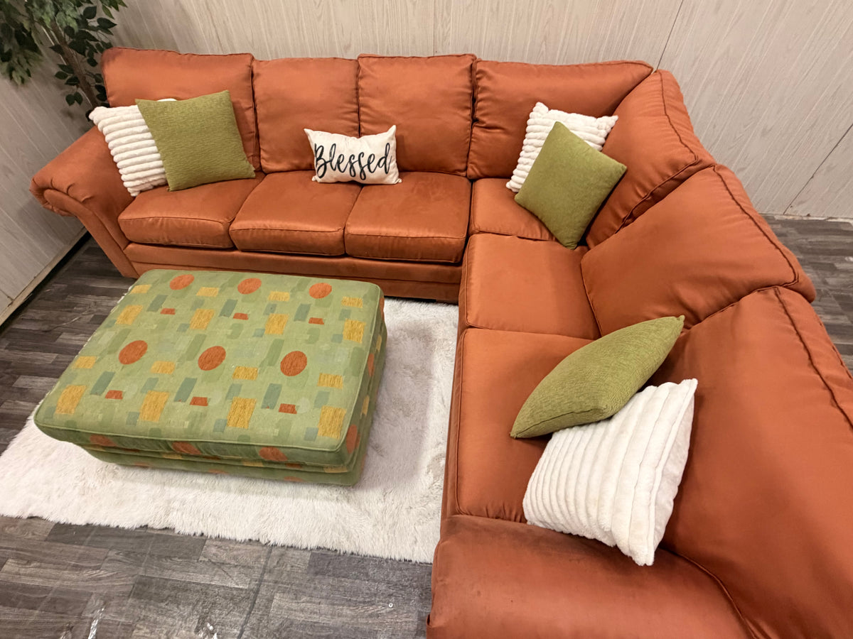 Bassett Sectional w/ Ottoamn