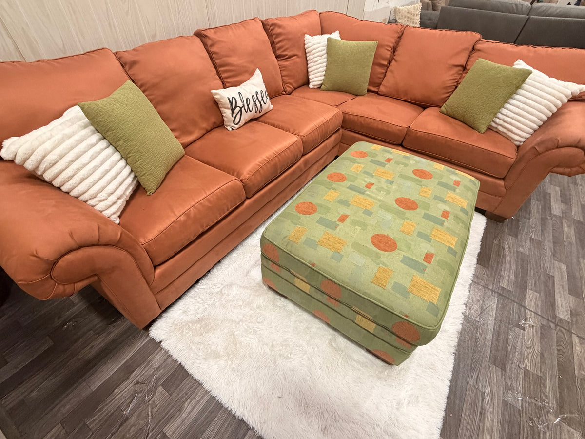 Bassett Sectional w/ Ottoamn