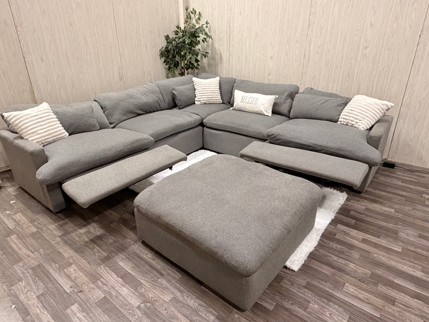 Large Gray Modular Reclining Cloud Sectional Couch w/ USB