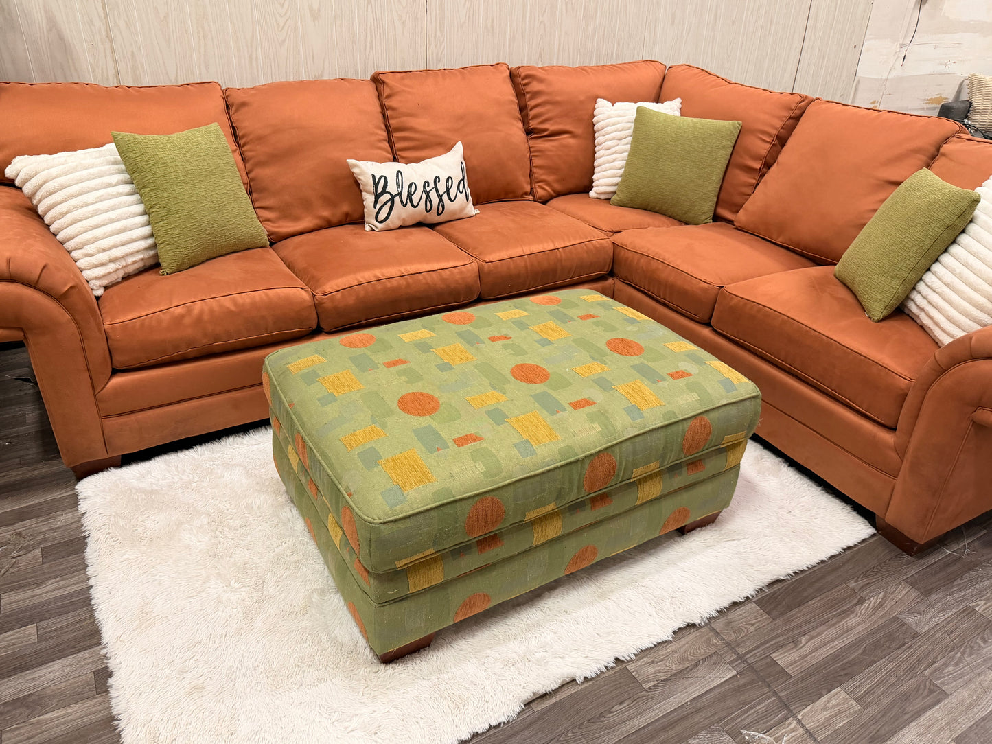 Bassett Sectional w/ Ottoamn