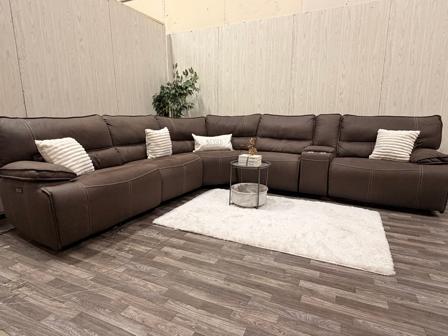 6-piece Brown Reclining Sectional w/ USB