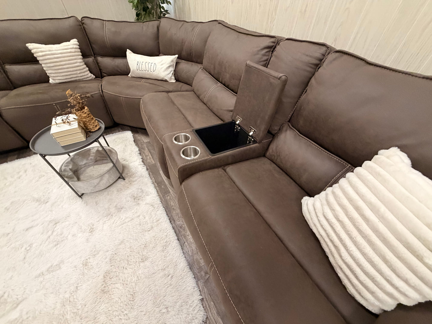 6-piece Brown Reclining Sectional w/ USB