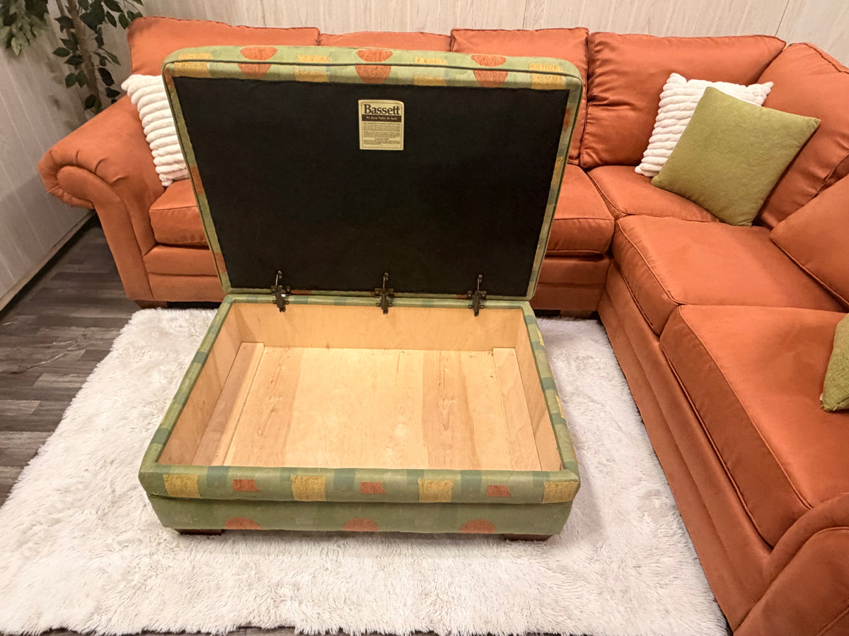 Bassett Sectional w/ Ottoamn