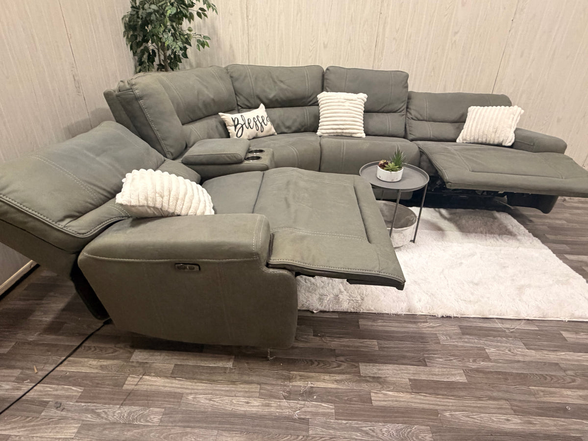 Large 5-piece Gray Reclining Sectional w/ USB